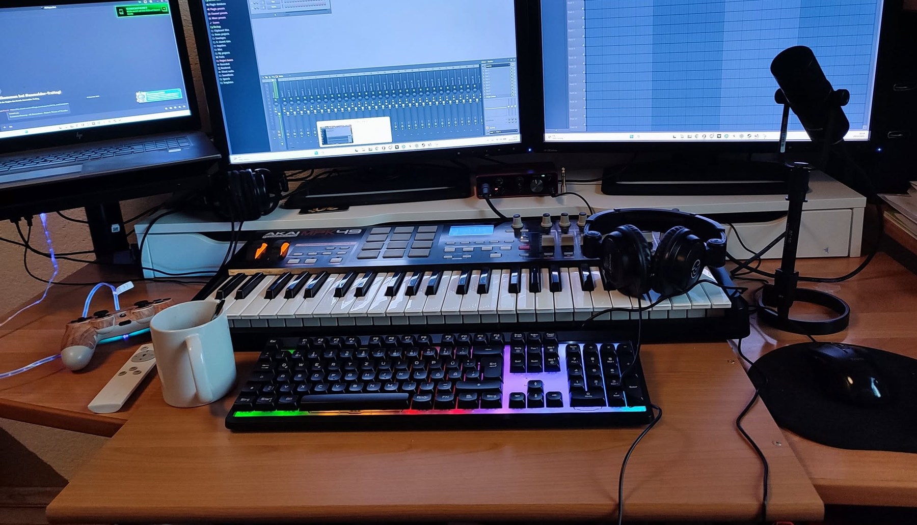 EMOTEBEATZ studio workstation with FL Studio, MIDI keyboard, headphones and microphone