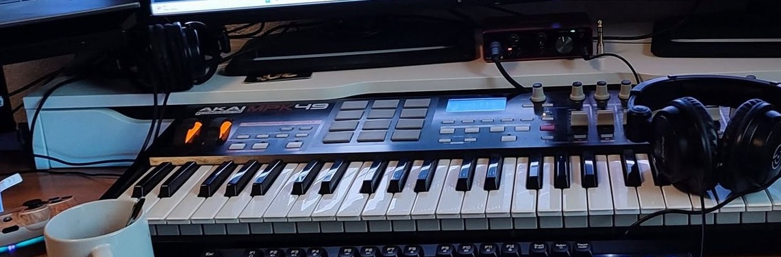 AKAI MPK49 in the EMOTEBEATZ studio